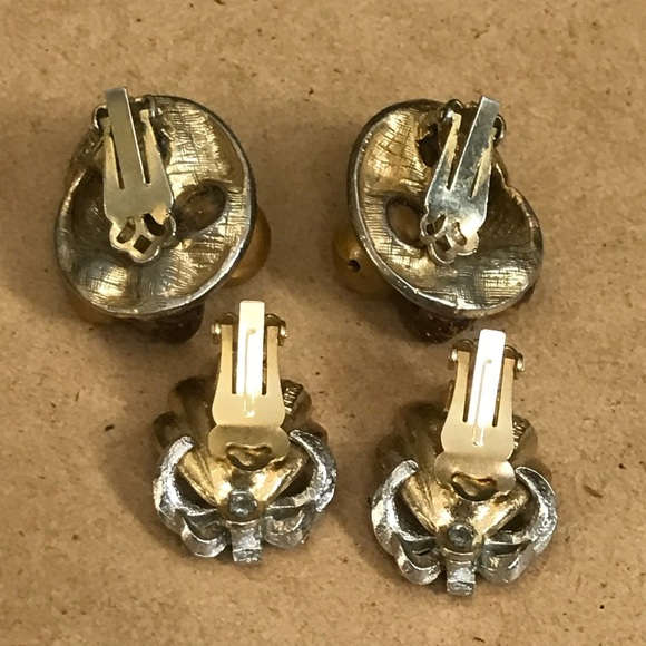 Vintage Signed ART Clip On EArrings Gold Tone Pearl Rhinestone Beads Shells Bow - Picture 8 of 12